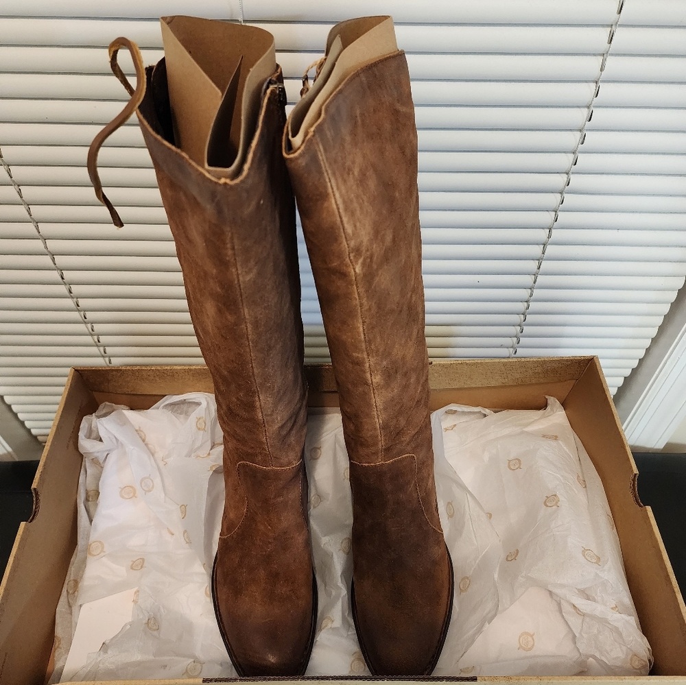 Born, Felicia Size 10 Rust color Boots